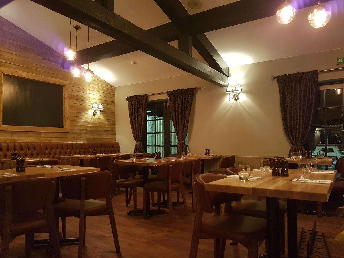 The Angel Inn وارمينستر المظهر الخارجي الصورة